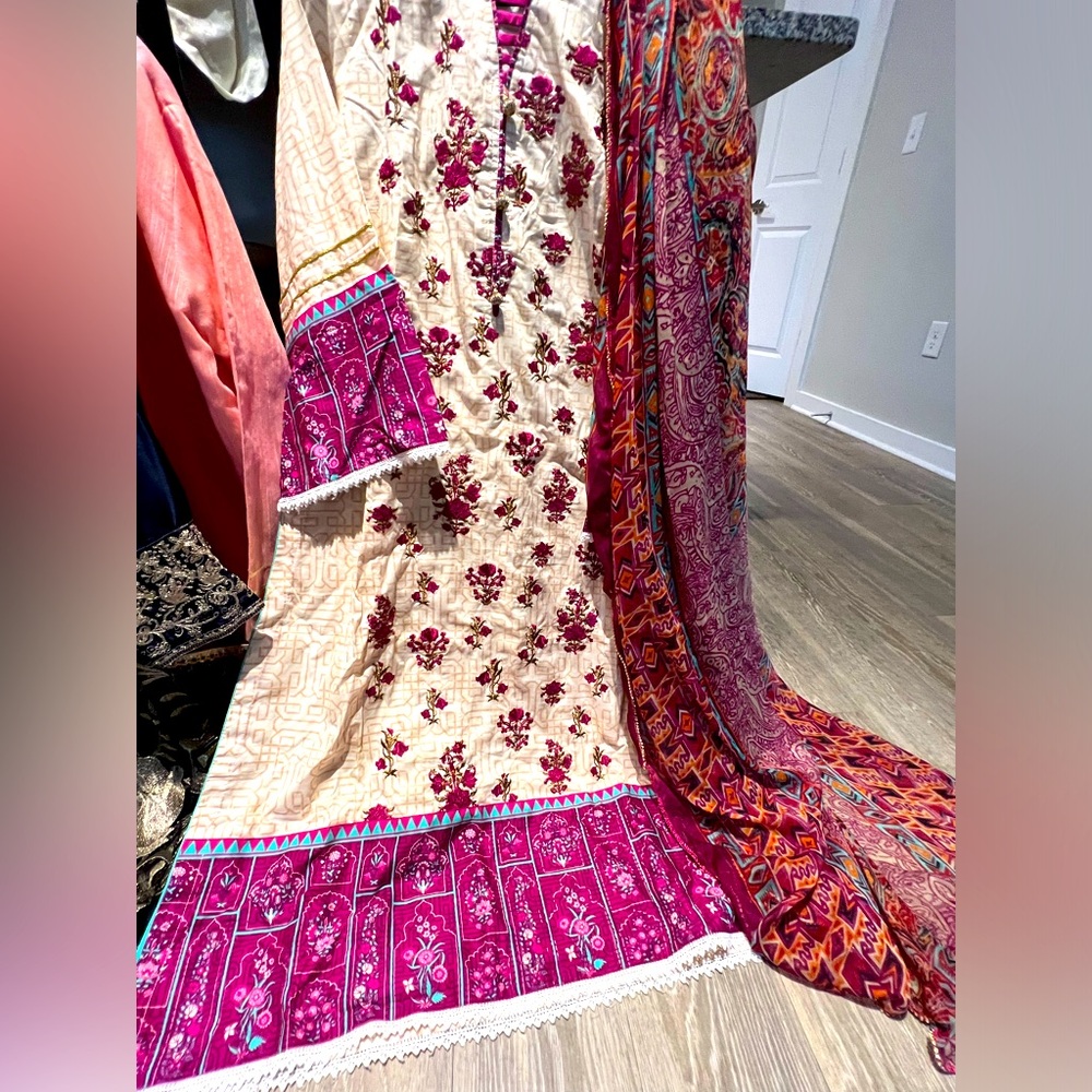 Elegant Cream Kurta with Pink Floral Embroidery
